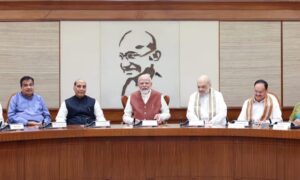 పాక్ పౌరులు దేశం విడిచి వెళ్లాలి: కేంద్రం ఆదేశం