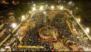 దేశ నలుమూలల నుంచి తరలివచ్చిన భక్తులతో కిక్కిరిసిన గద్దెలు