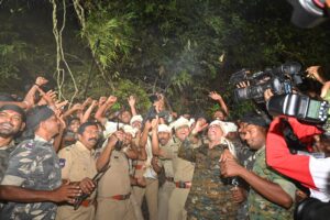 చిలకలగుట్ట నుండి మేడారం గద్దె పైకి చేరిన సమ్మక్క తల్లి