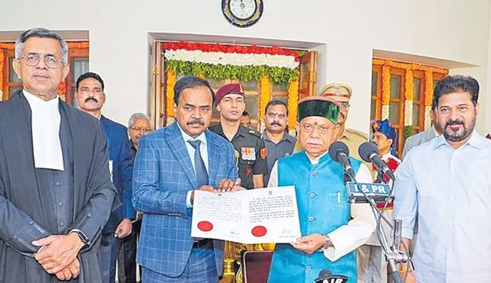 తెలంగాణ రాష్ట్ర గవర్నర్‌గా శివప్రతాప్‌ శుక్లా ప్రమాణం