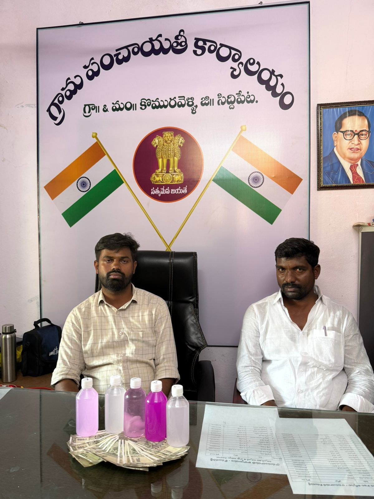 10 వేలు లంచం తీసుకుంటూ.. ఏసీబీకి చిక్కిన పంచాయతీ కార్యదర్శి, సర్పంచ్‌ భర్త